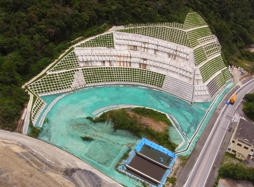 世冨慶地区法面対策工事