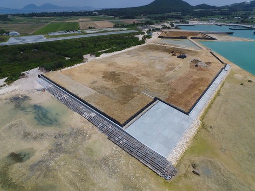 伊是名漁港(勢理客地区)護岸工事